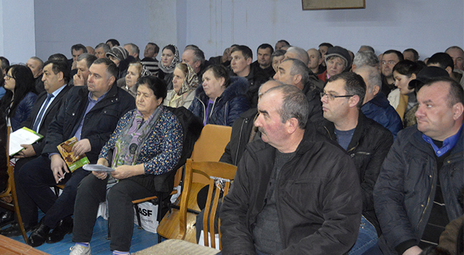 alt_Noi tehnologii de protecţie a plantelor prezentate agricultorilor din Floreşti
